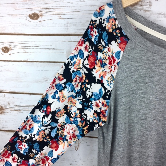 Gray Long Sleeve Floral Open Back Top - Picture 3 of 8